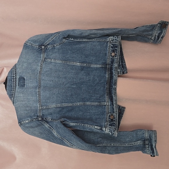 American Eagle Distressed Cropped Denim Jacket Size Small - Picture 3 of 6